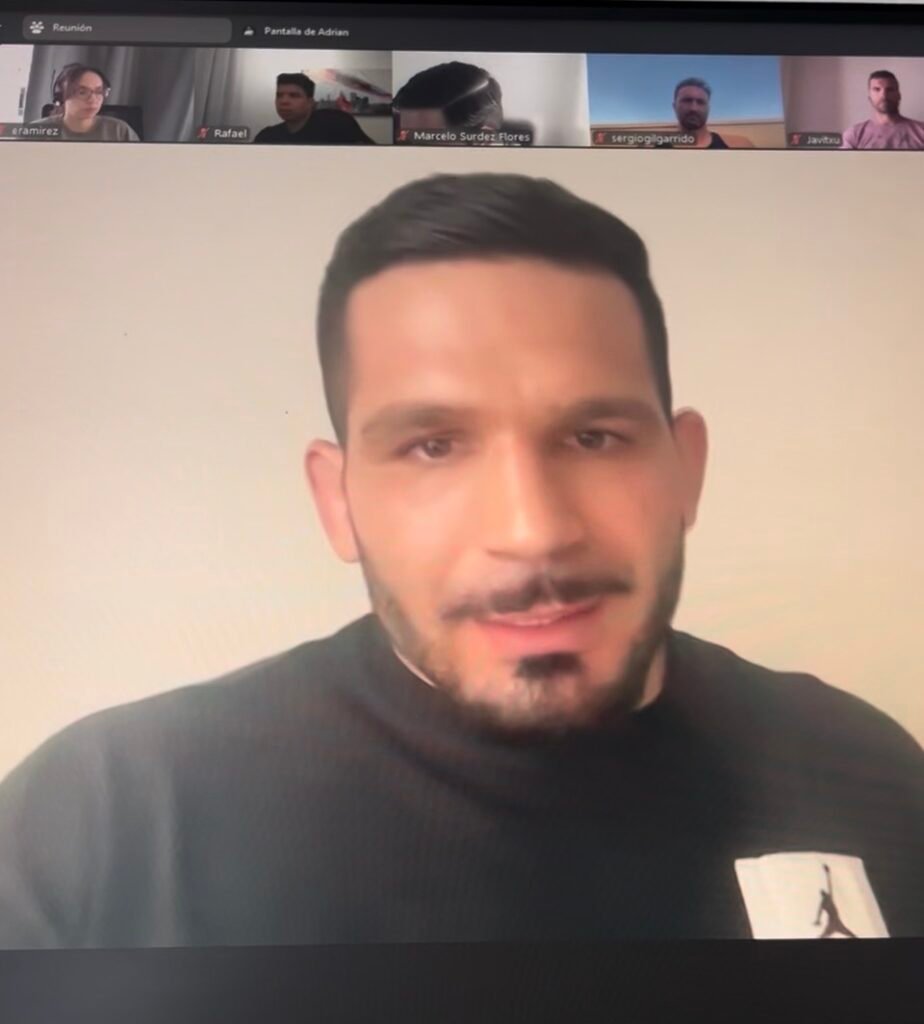 Erika Viviana Ramirez Sepulveda en sesión de mentoría grupal con Adri Kastel analizando estrategias de formación online y negocios digitales.